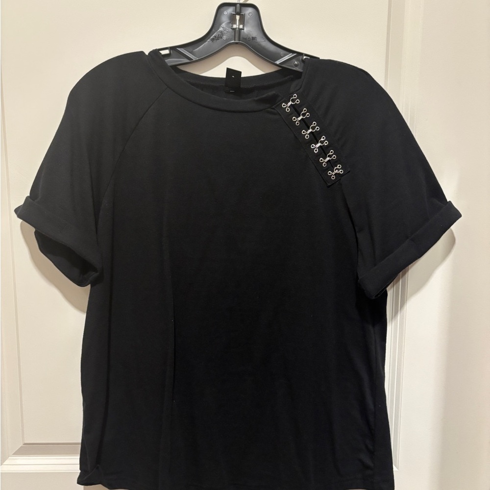 SHEIN Black Short Sleeve Top with Button Accents